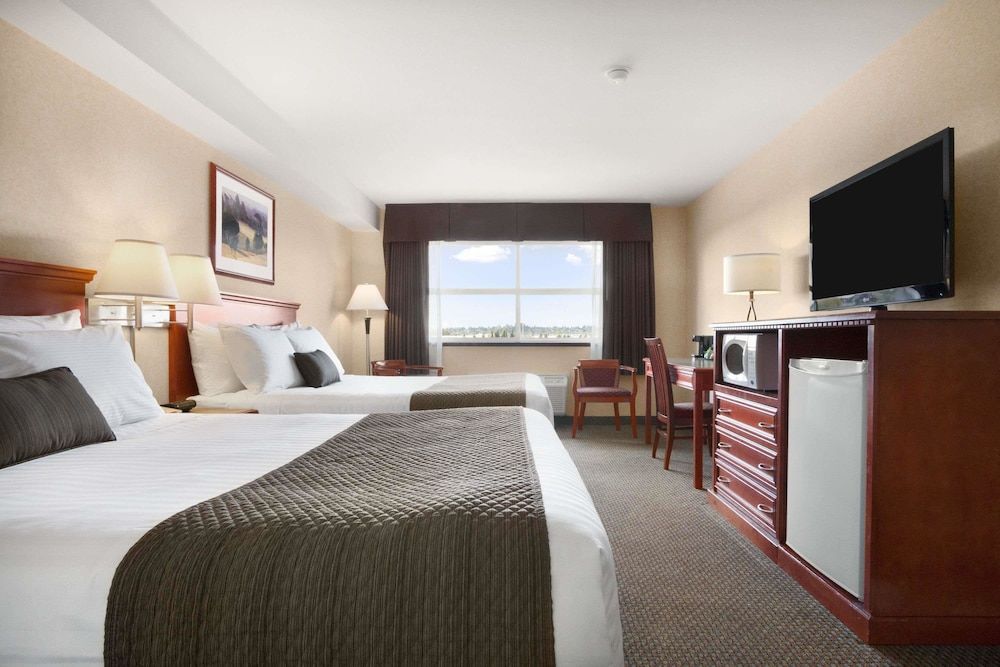 Days Inn & Suites by Wyndham Langley 3