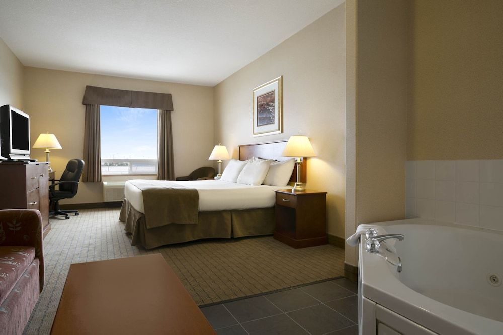 Days Inn by Wyndham Moose Jaw 3