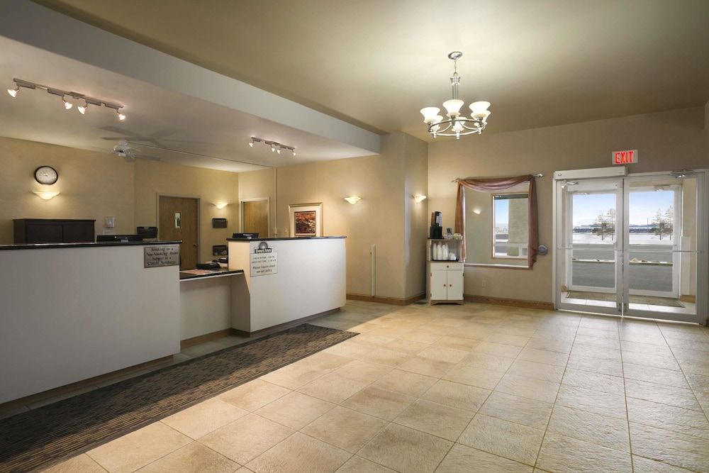 Days Inn by Wyndham Moose Jaw 2