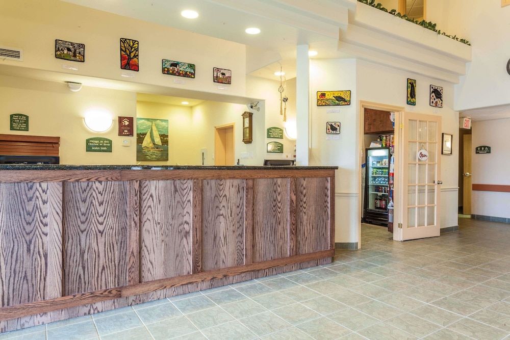 Super 8 by Wyndham Amherst NS 3