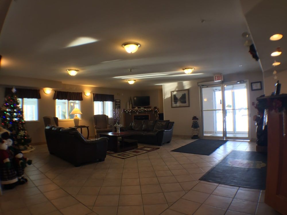 Super 8 by Wyndham Fort Frances 3