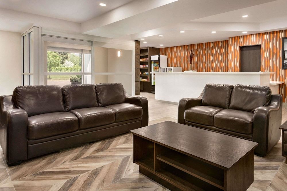 Super 8 by Wyndham Ajax/Toronto On 2