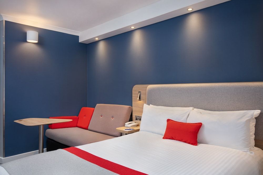 Holiday Inn Express Strathclyde Park M74 JCT 5 3