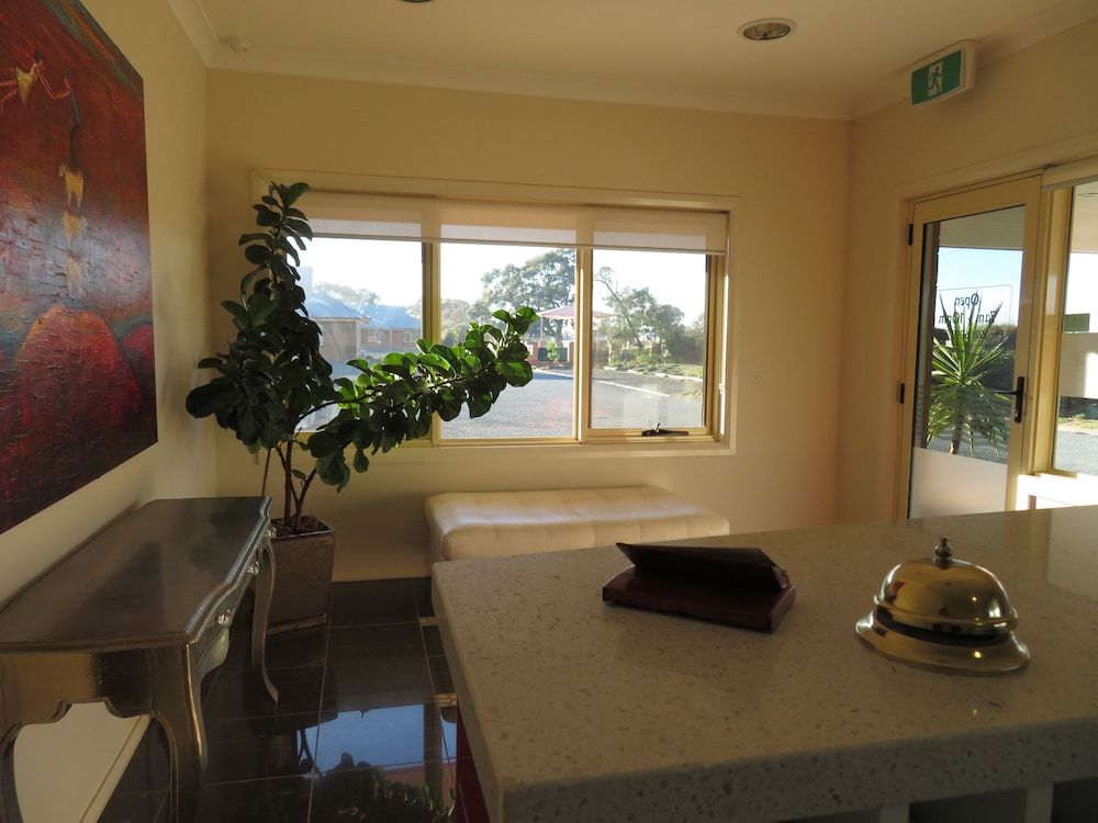 Bishop's Lodge Motor Inn 2