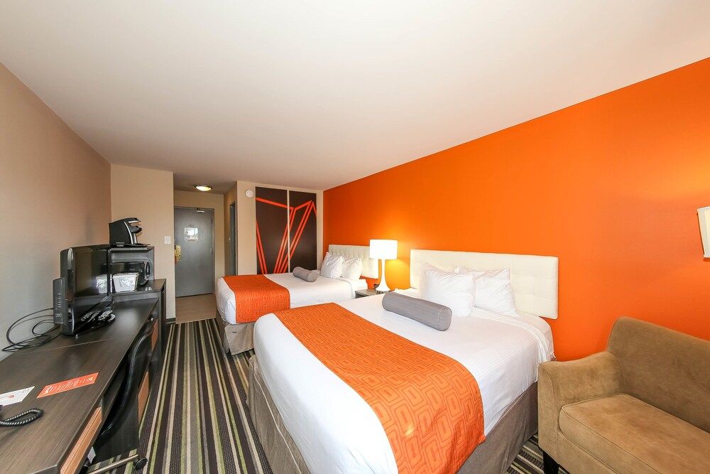 Howard Johnson by Wyndham Winnipeg West 3