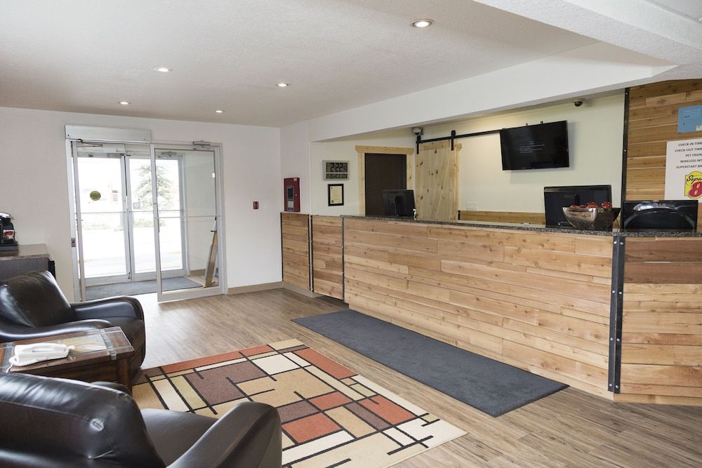 Super 8 by Wyndham Strathmore 3