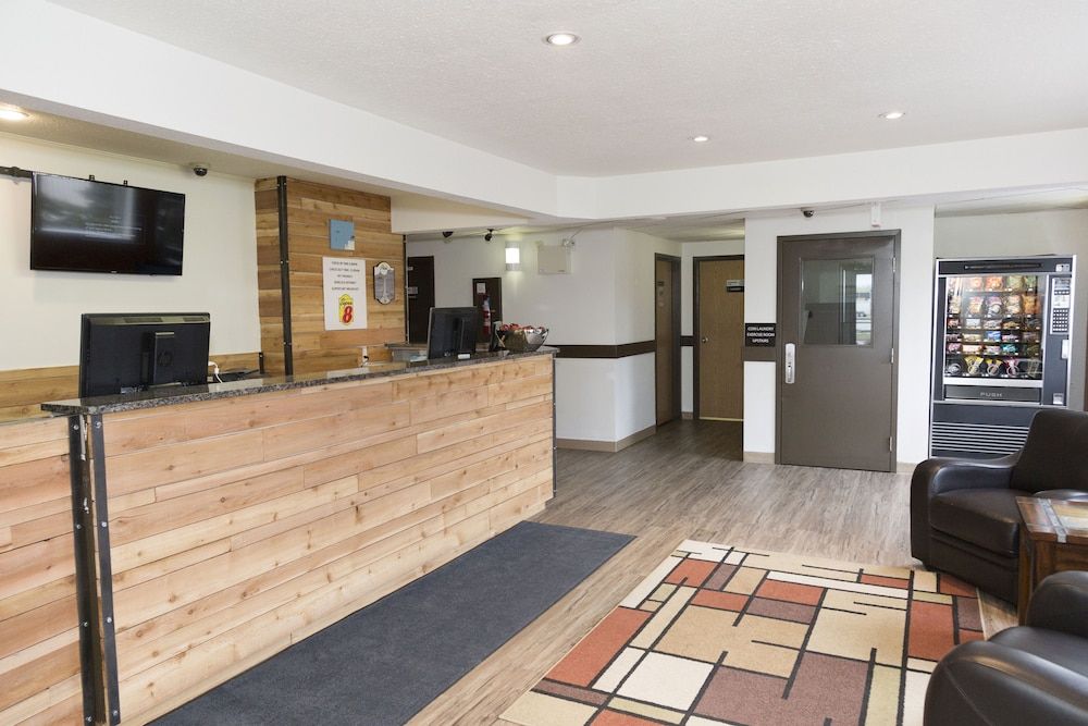 Super 8 by Wyndham Strathmore 2