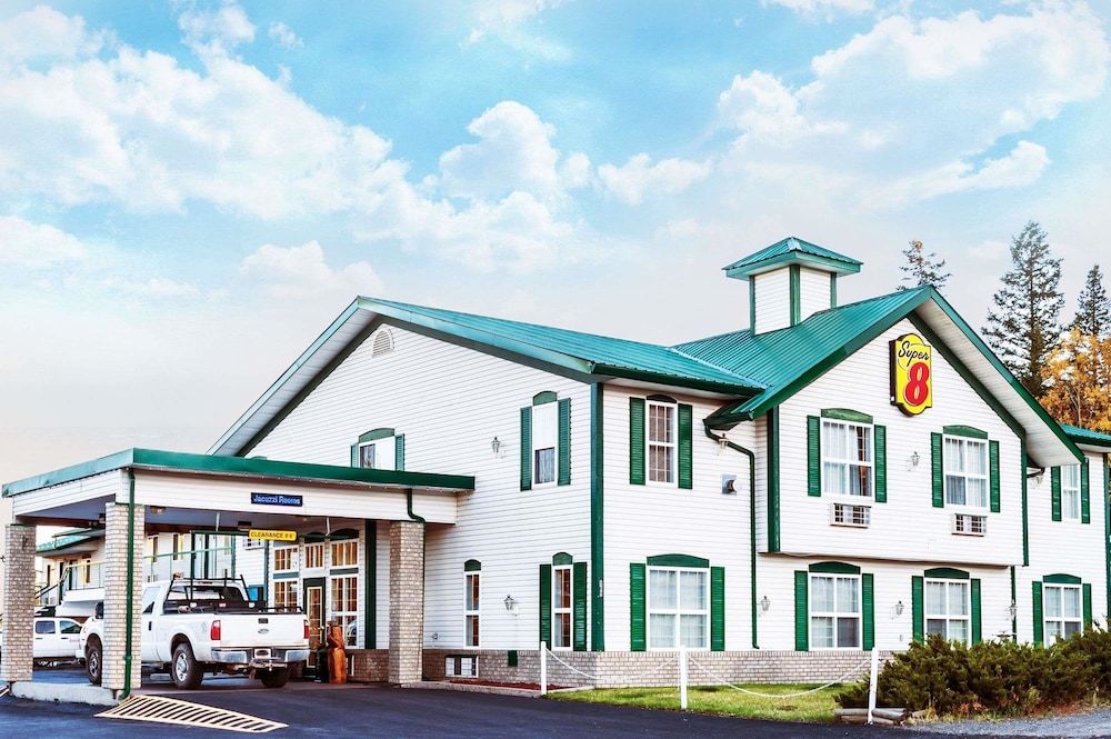 Super 8 by Wyndham 100 Mile House 3 estrelas em One Hundred Mile House