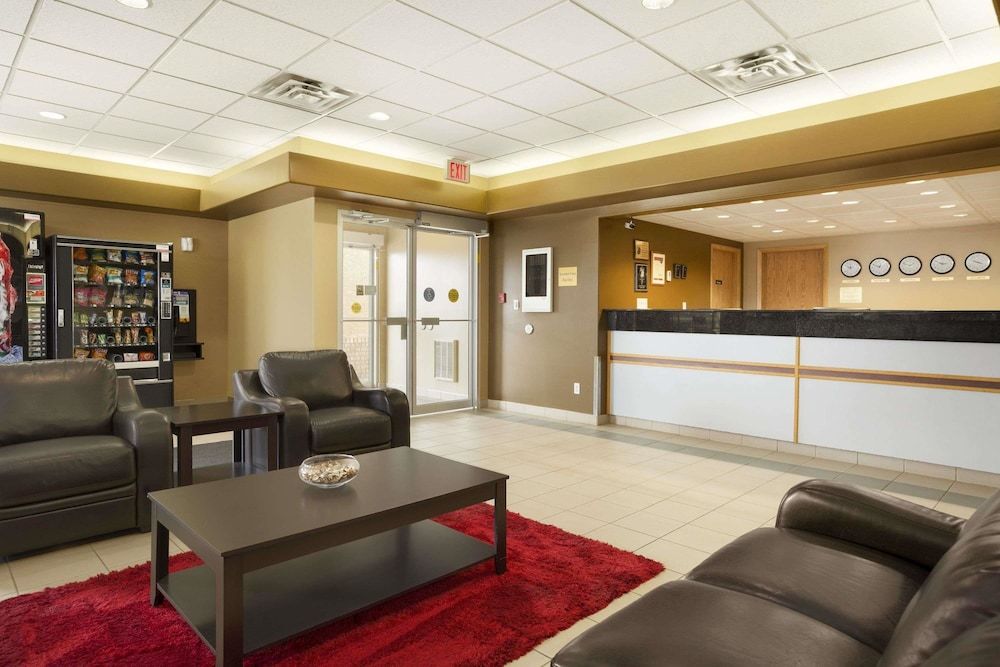 Super 8 by Wyndham Edmonton International Airport 2