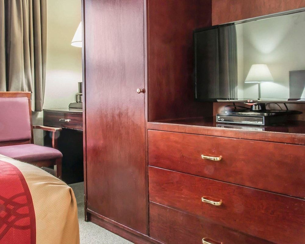 Econo Lodge Thunder Bay 3