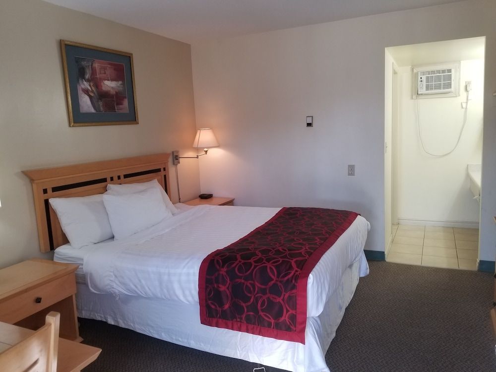 Canadas Best Value Desert Inn & Suites Cache Creek 3