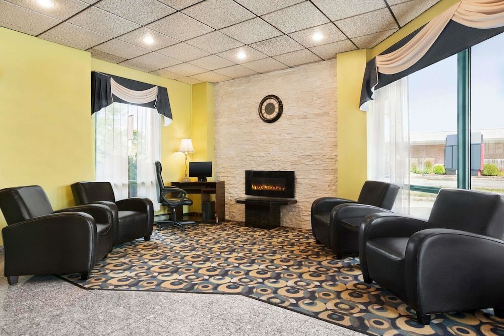 Days Inn by Wyndham Ste. Helene-de-Bagot 2