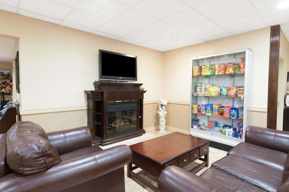 Super 8 by Wyndham Cambridge/Kitchener/Waterloo Area 2