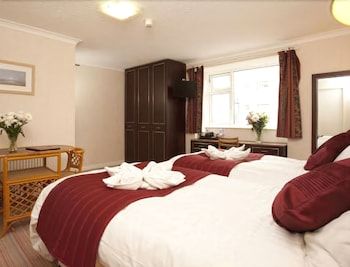 Denewood Hotel - Guest Accomodation 2