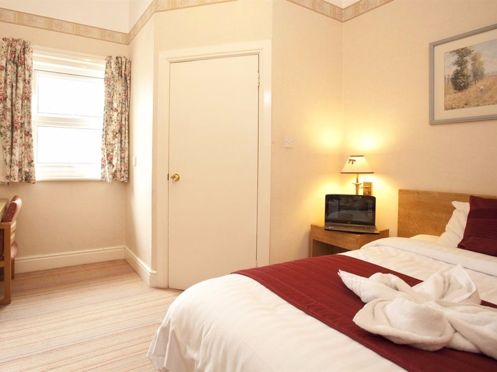 Denewood Hotel - Guest Accomodation 3