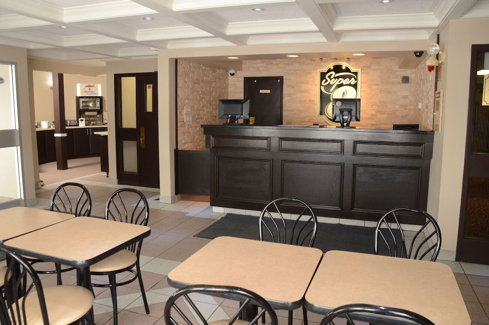 Super 8 by Wyndham North Bay 3