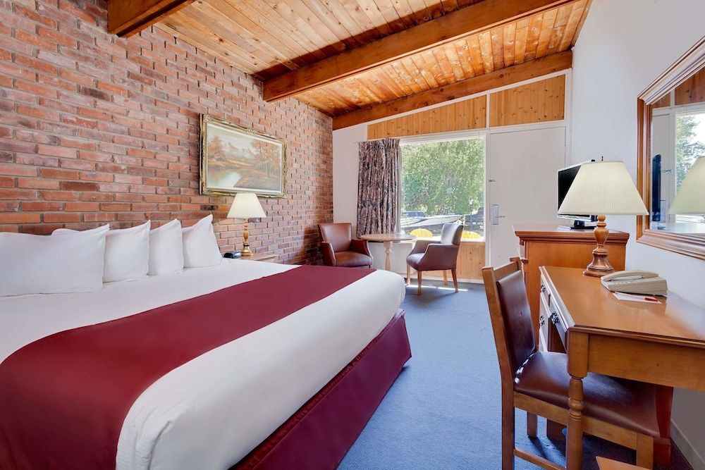 Ramada by Wyndham Gananoque Provincial Inn 3