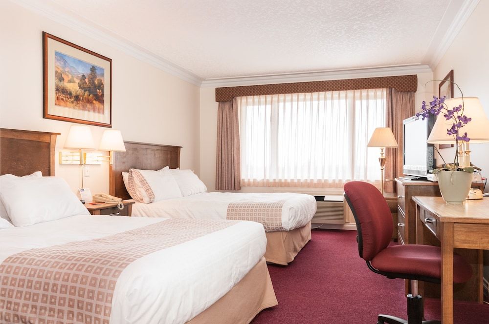 Howard Johnson Hotel & Suites by Wyndham Victoria Elk Lake 2