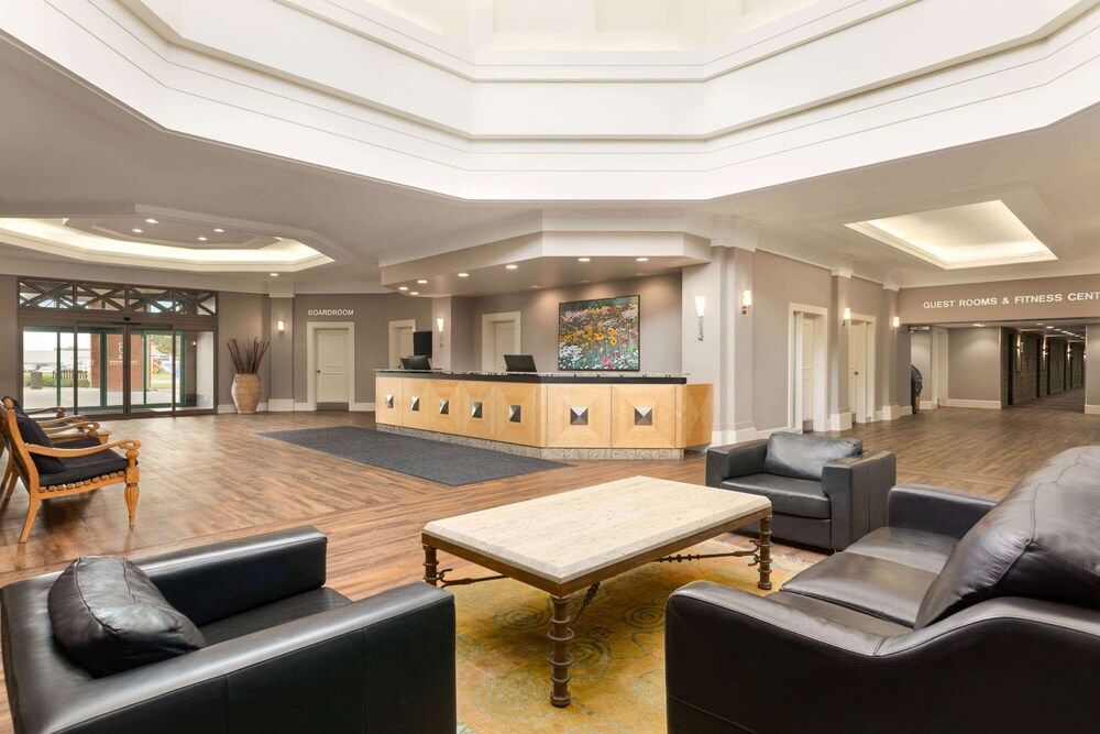 Royal Hotel Calgary, Trademark Collection by Wyndham 2