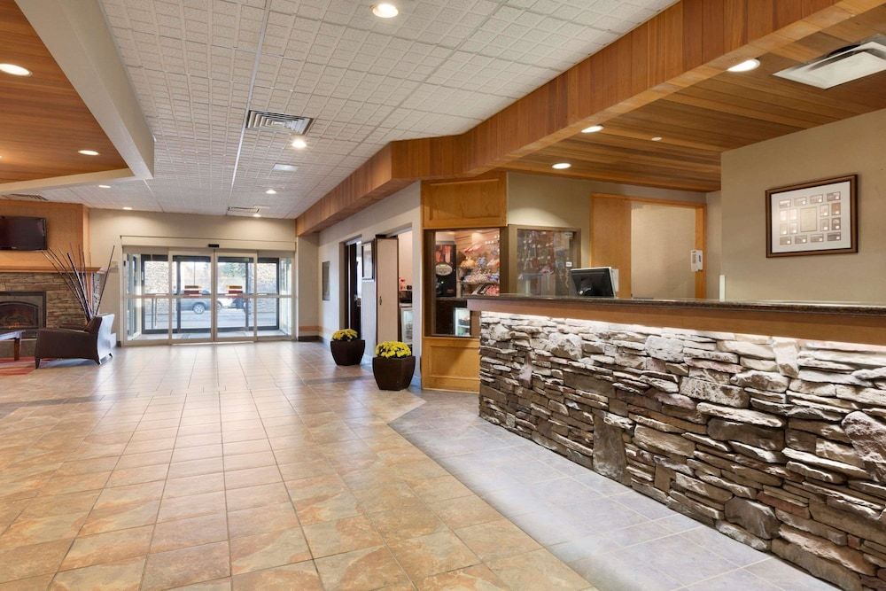 Days Hotel & Suites by Wyndham Lloydminster 2