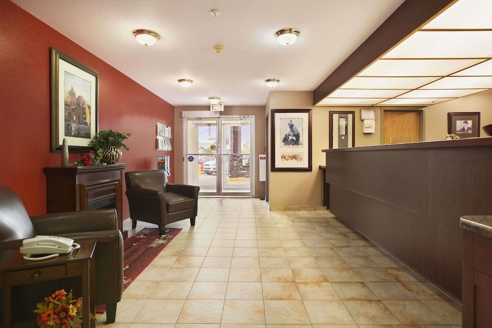 Super 8 by Wyndham Whitecourt 2