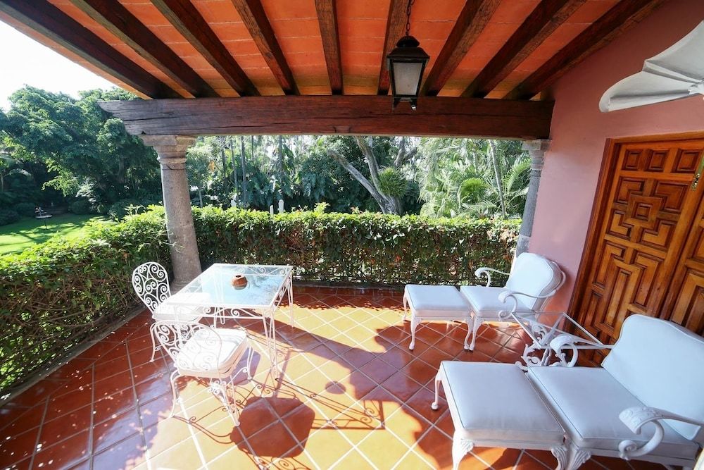 Las Mañanitas Hotel Garden & Restaurant 2 Las Mañanitas Hotel Garden & Restaurant 2