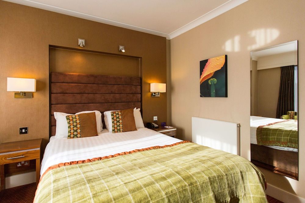 The Hampshire Court Hotel 3