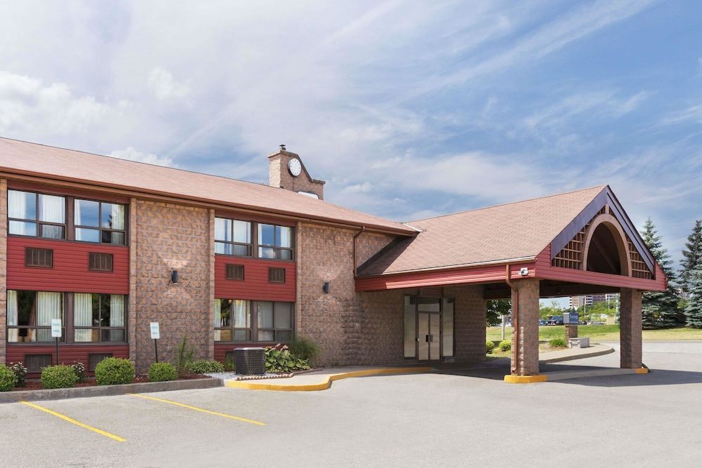 Travelodge by Wyndham Barrie on Bayfield 2 estrelas em Barrie