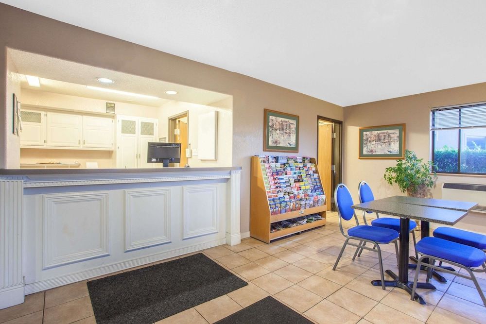 Super 8 by Wyndham Saanichton Victoria Airport 2