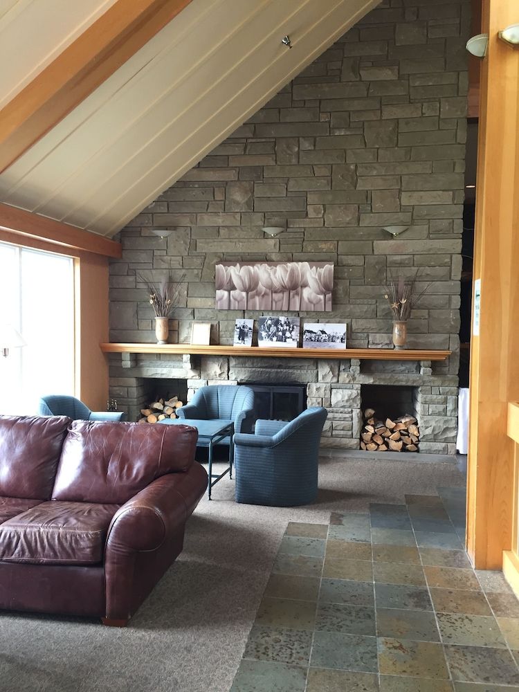 Riverside Resort & Conference Centre 3