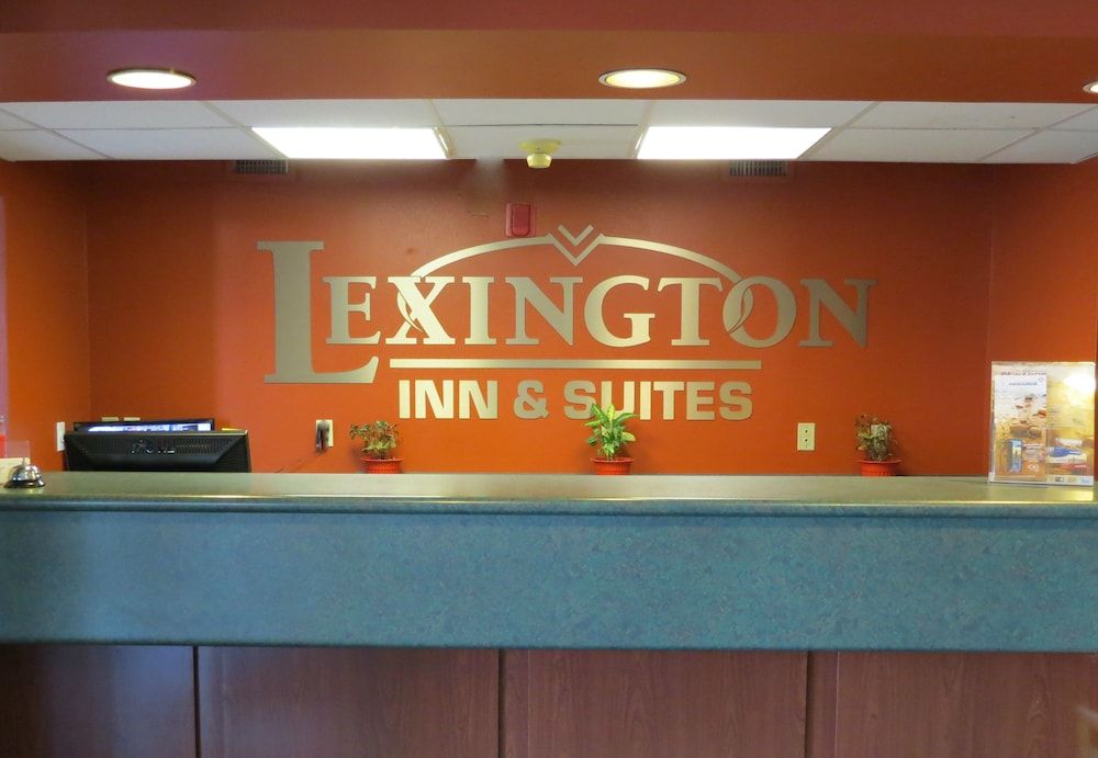 Lexington Inn & Suites Windsor 3