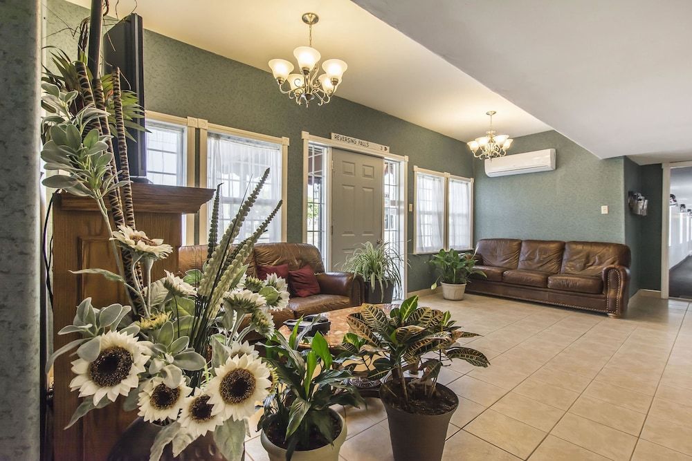 Econo Lodge & Suites Saint John 2