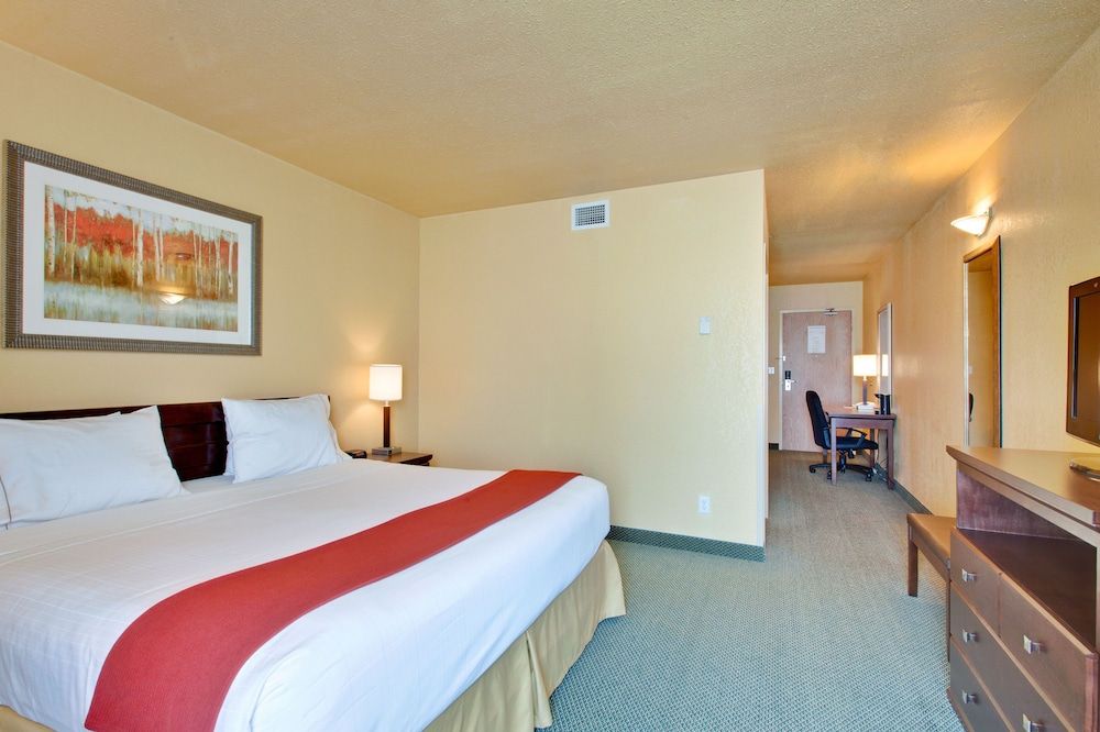 Holiday Inn Express 3