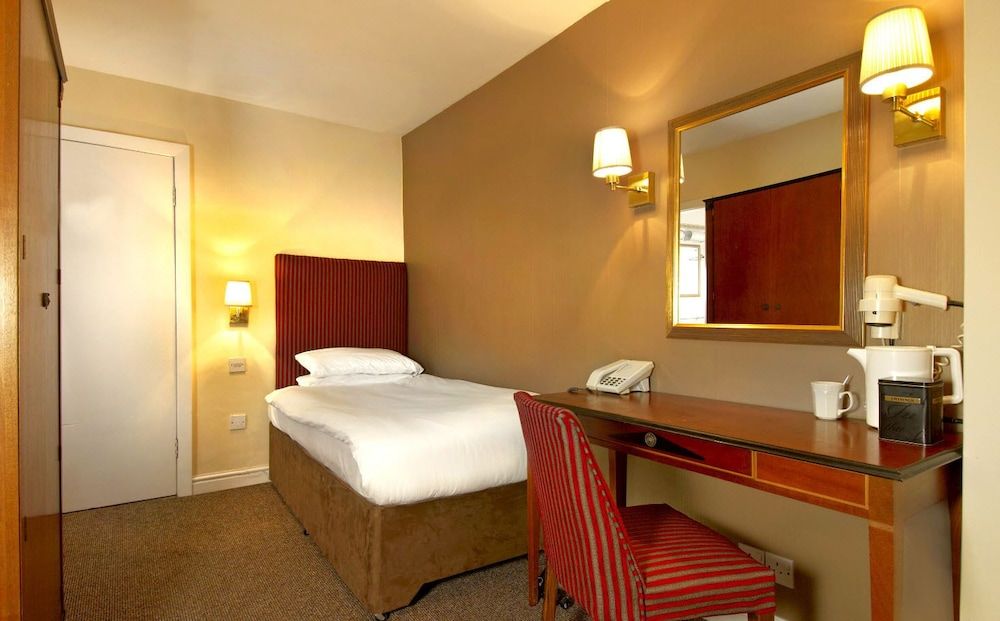 The Hillcrest Hotel 2