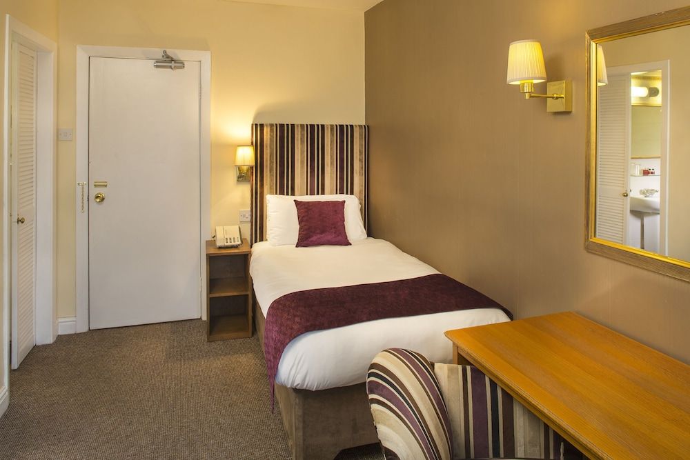 The Hillcrest Hotel 3