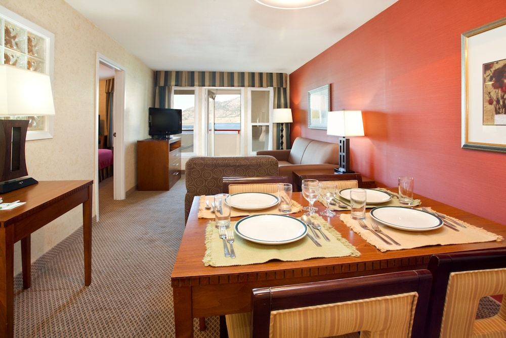 Holiday Inn Hotel & Suites Osoyoos 3