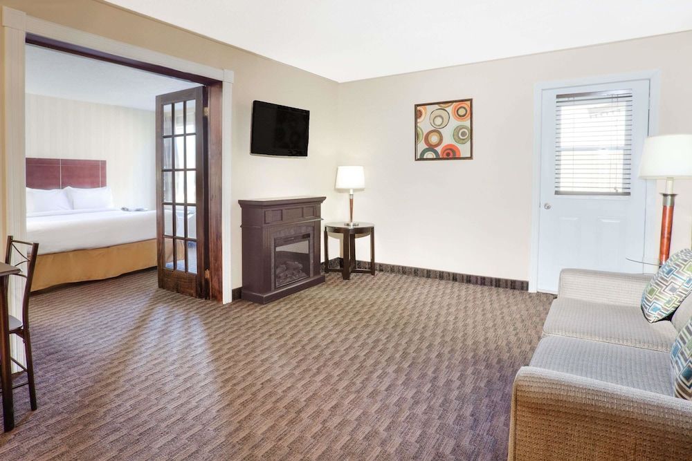 Howard Johnson Hotel & Suites by Wyndham Miramichi 3