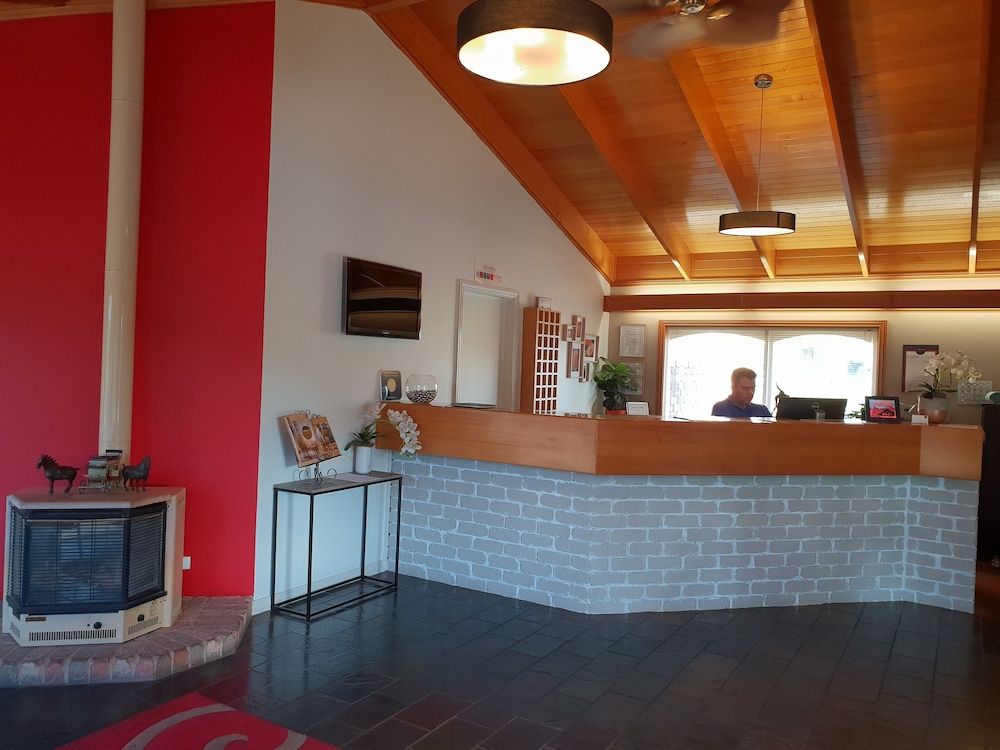 Quality Inn Carriage House 2