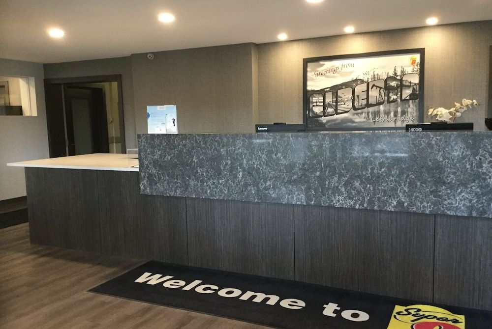 Super 8 by Wyndham Lethbridge 2