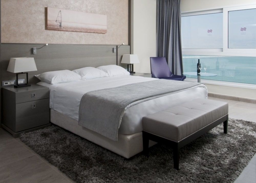 Crowne Plaza Dead Sea 2