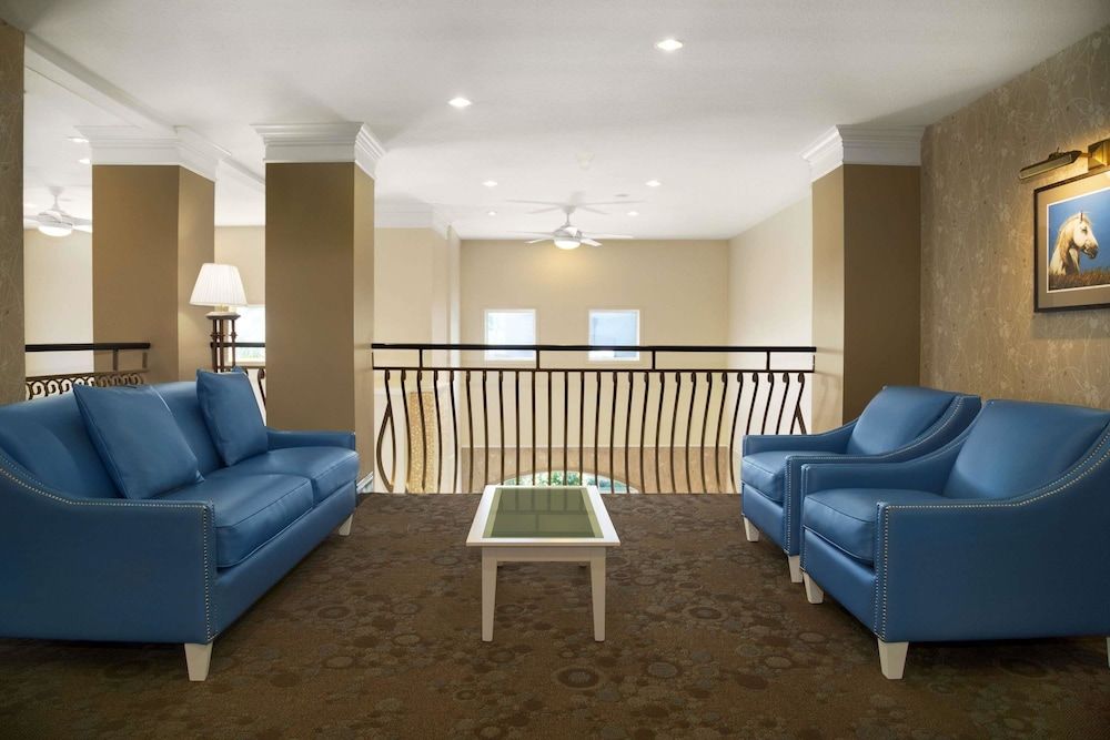 Days Inn & Suites by Wyndham Brandon 2