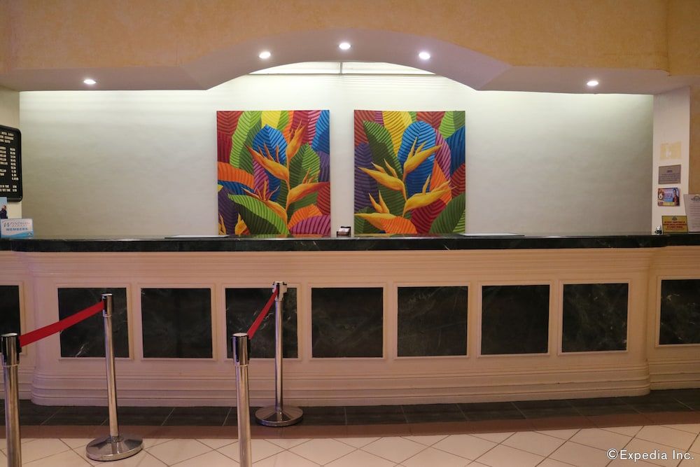Days Hotel Iloilo 2