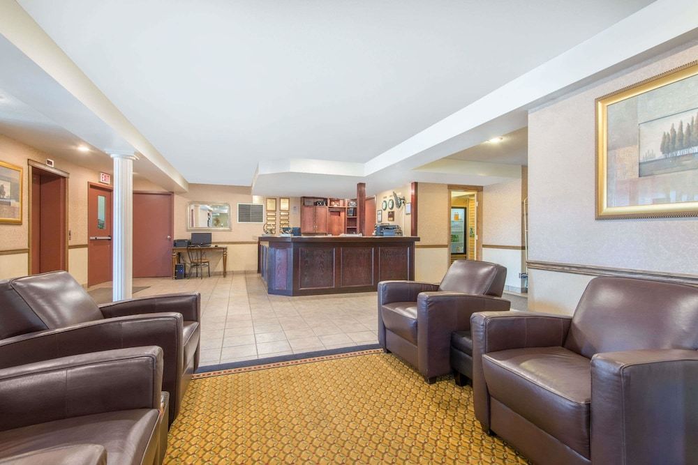 Ramada by Wyndham Lloydminster 2