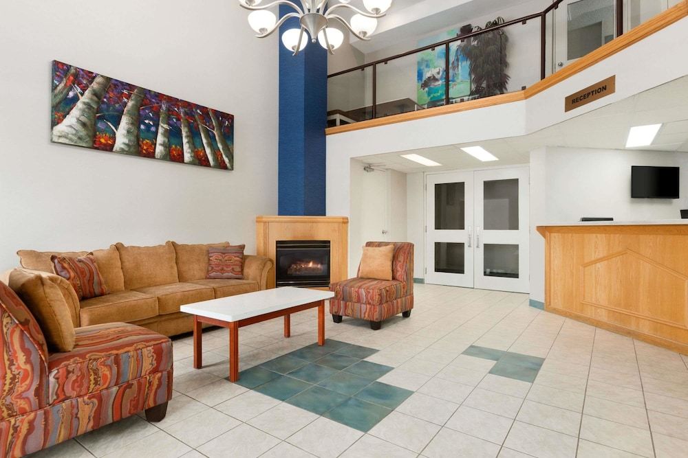 Travelodge by Wyndham Windsor 2