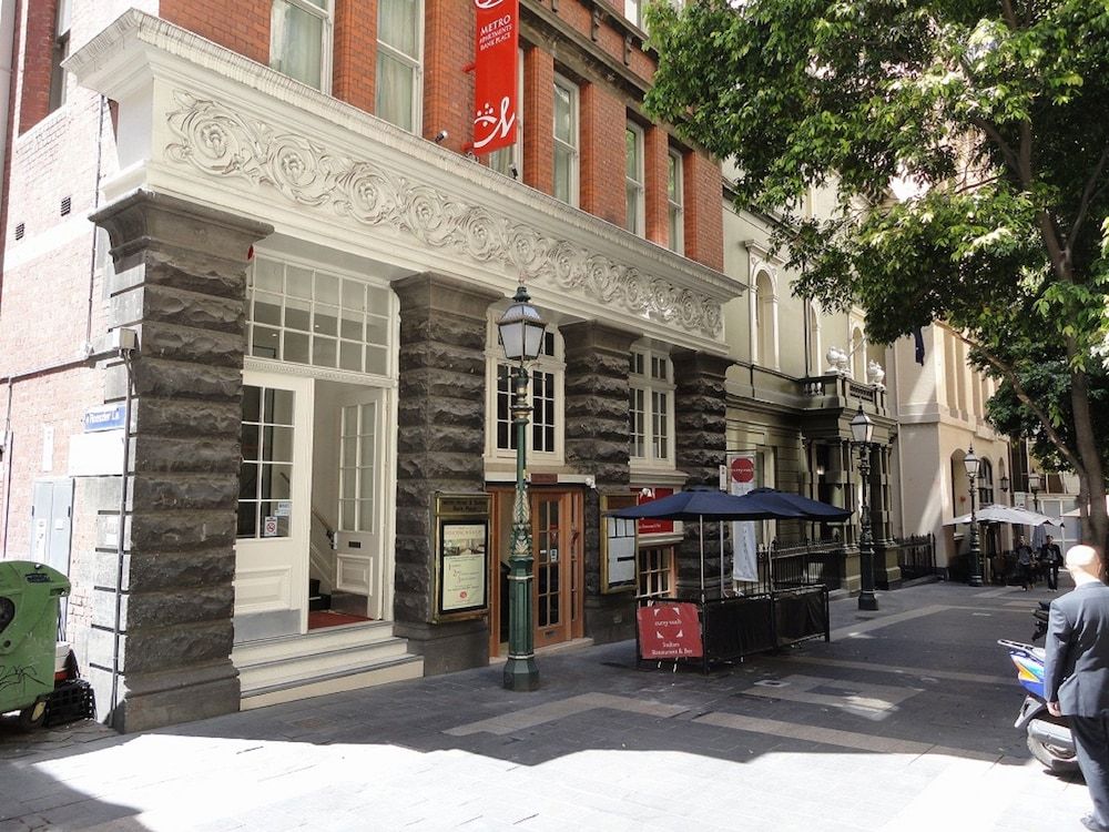 Metro Apartments on Bank Place 1