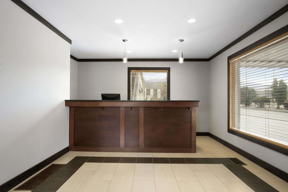 Days Inn by Wyndham Vernon 2