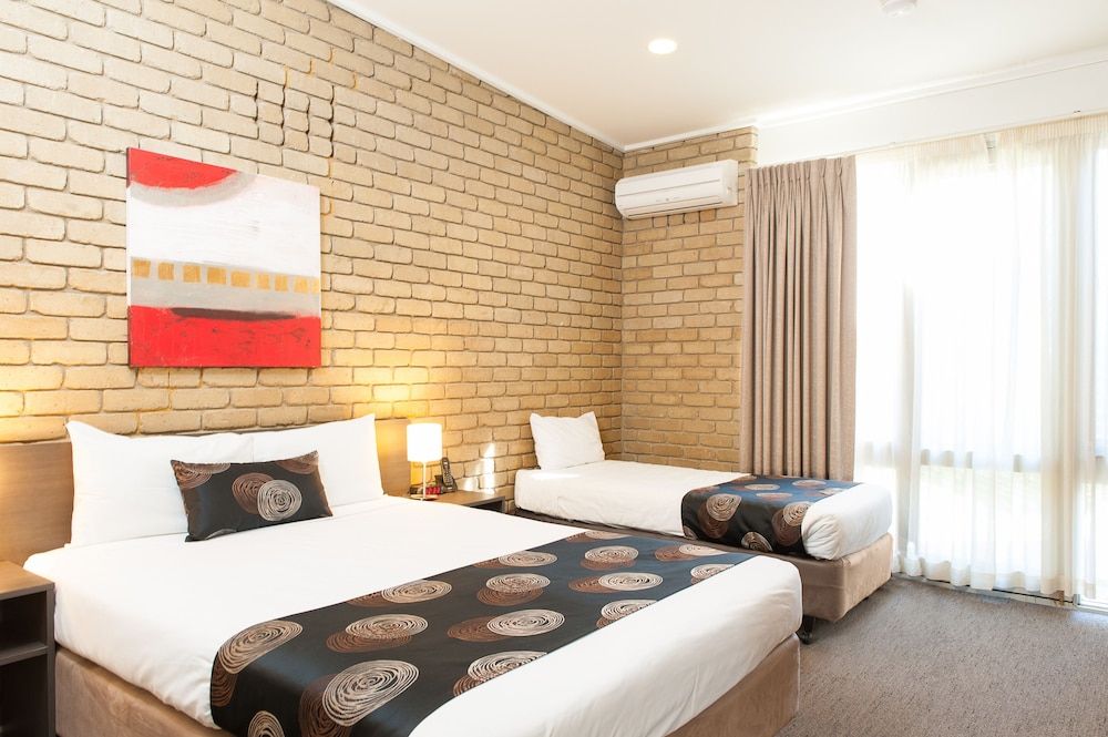 Mitchell on Main Motel & Apartments 3