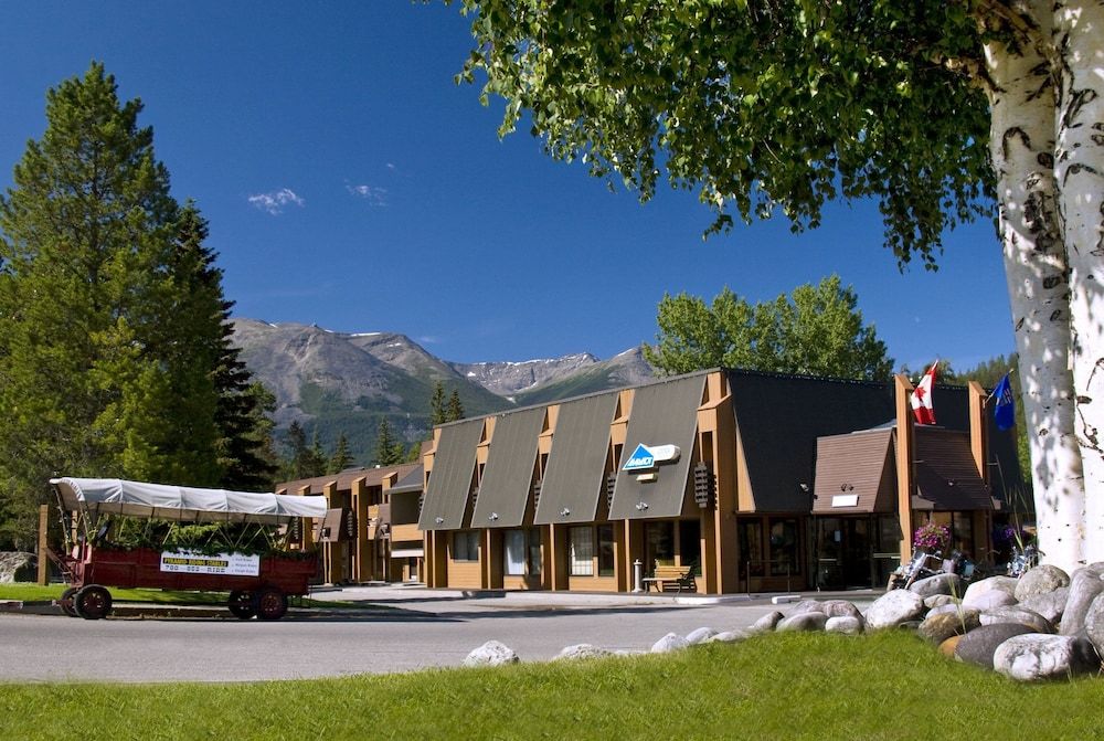 Marmot Lodge