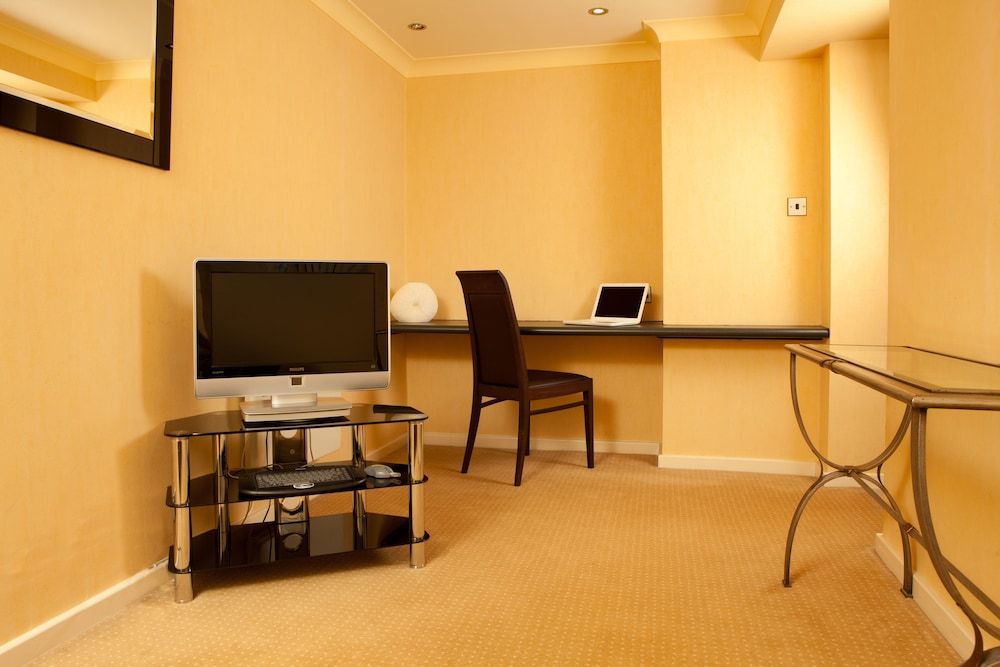 Mercure Chester Abbots Well Hotel 3