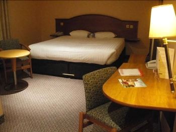 The Hog's Back Hotel & Spa Farnham 3